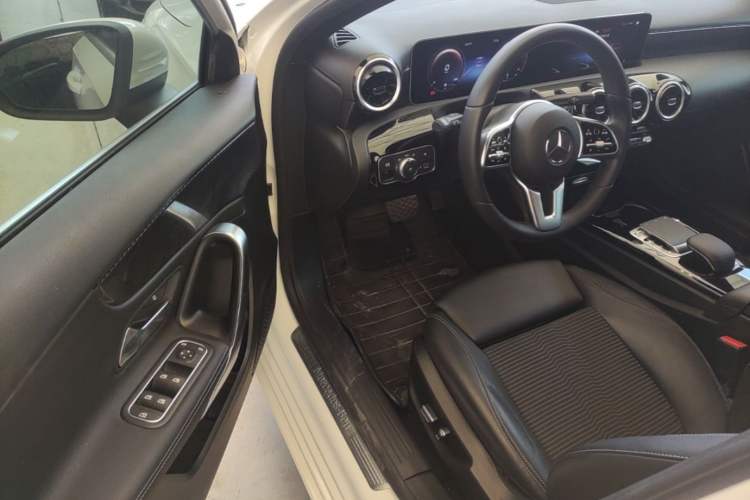 Used Mercedes-Benz A-Class 2019 A 200 Dynamic Edition Driver Seat