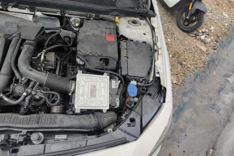 Used Mercedes-Benz A-Class 2019 A 200 L Engine Bay Left