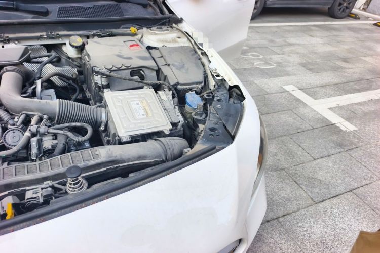Used Mercedes-Benz A-Class 2019 A 180 L Sport Sedan Engine Bay Left