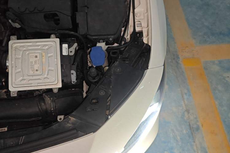Used Mercedes-Benz A-Class 2019 A 200 L Engine Bay Left