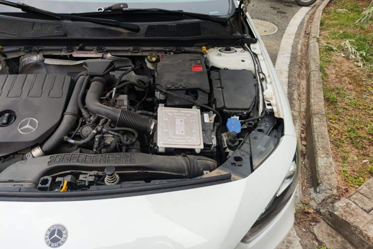 Used Mercedes-Benz A-Class 2019 A 200 L Engine Bay Left