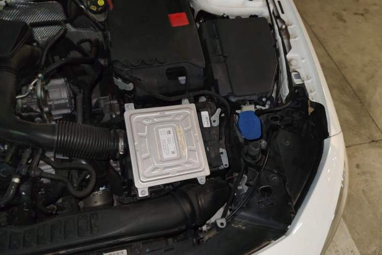Used Mercedes-Benz A-Class 2019 A 200 L Engine Bay Left