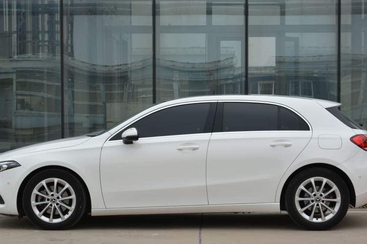 Used Mercedes-Benz A-Class 2019 A 200 Fashion Model Exterior 3