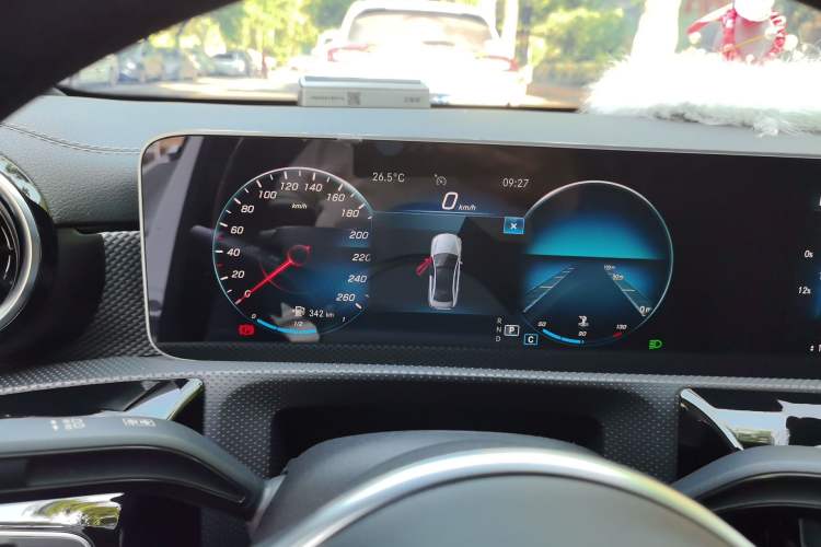 Used Mercedes-Benz A-Class 2019 A 200 L Instrument Cluster