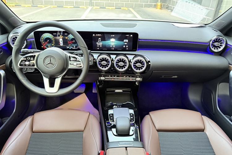 Used Mercedes-Benz A-Class 2019 A 200 Dynamic Edition Interior 1