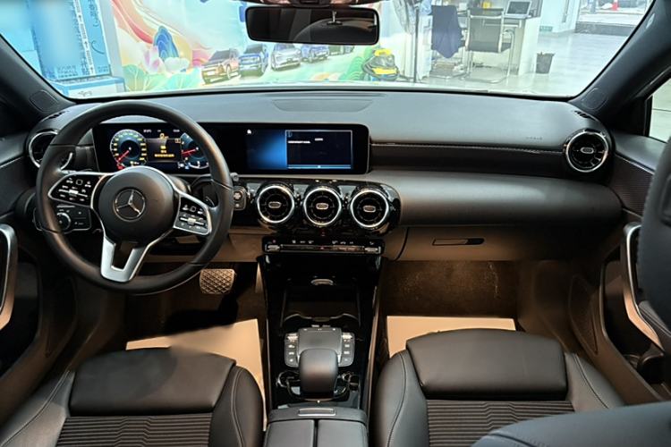 Used Mercedes-Benz A-Class 2019 A 200 Dynamic Edition Interior 1