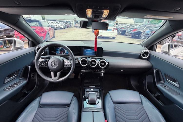 Used Mercedes-Benz A-Class 2019 A 180 L Interior 1