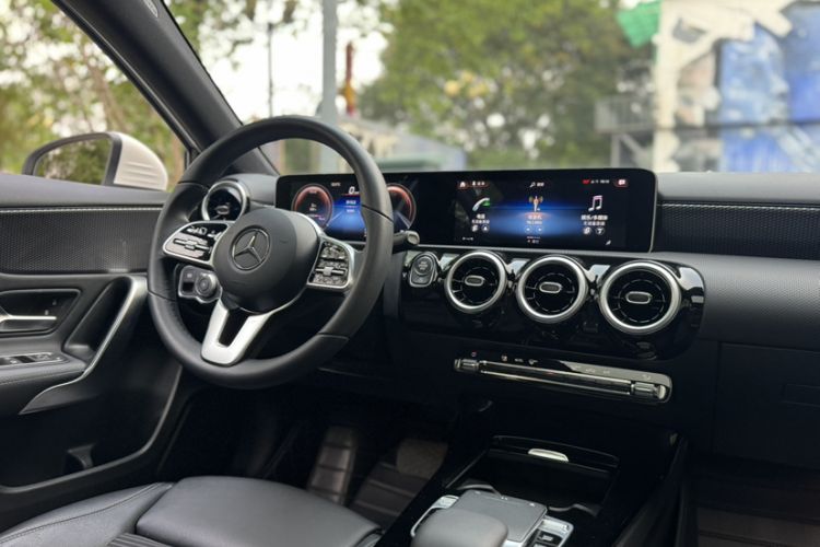 Used Mercedes-Benz A-Class 2019 A 200 Dynamic Edition Interior 10