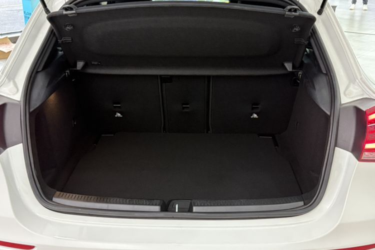 Used Mercedes-Benz A-Class 2019 A 200 Dynamic Edition Interior 12