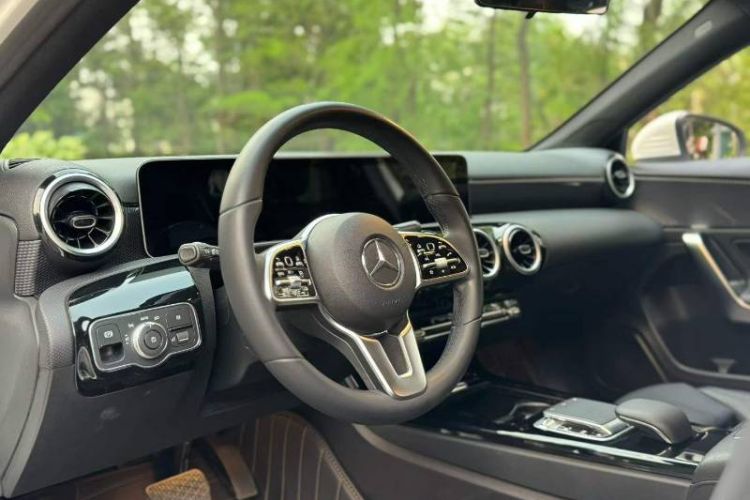 Used Mercedes-Benz A-Class 2019 A 200 Dynamic Edition Interior 4