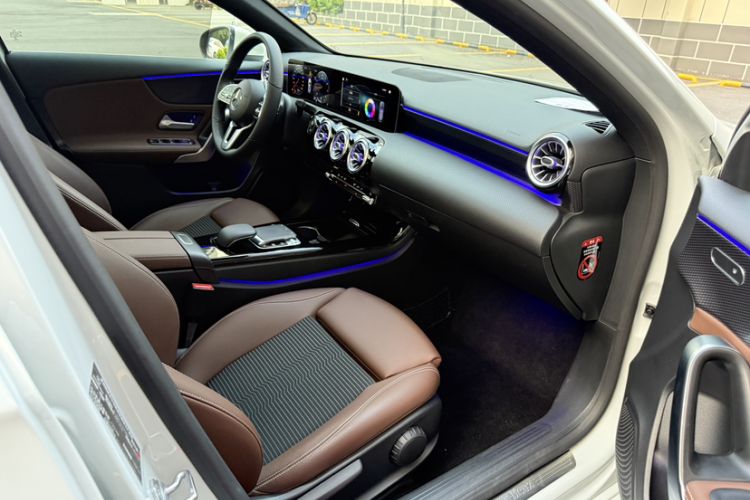 Used Mercedes-Benz A-Class 2019 A 200 Dynamic Edition Interior 4
