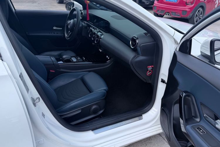 Used Mercedes-Benz A-Class 2019 A 180 L Interior 4