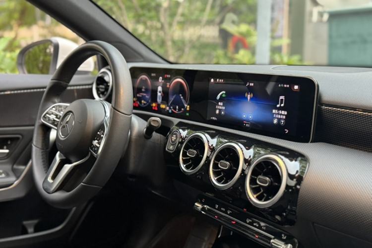 Used Mercedes-Benz A-Class 2019 A 200 Dynamic Edition Interior 8