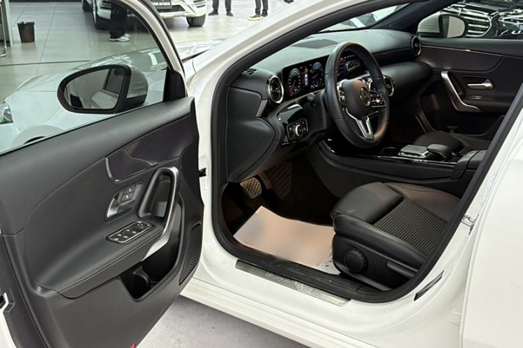 Used Mercedes-Benz A-Class 2019 A 200 Dynamic Edition Interior 8