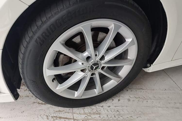 Used Mercedes-Benz A-Class 2019 A 200 L Sport Sedan Left Front Wheel Hub