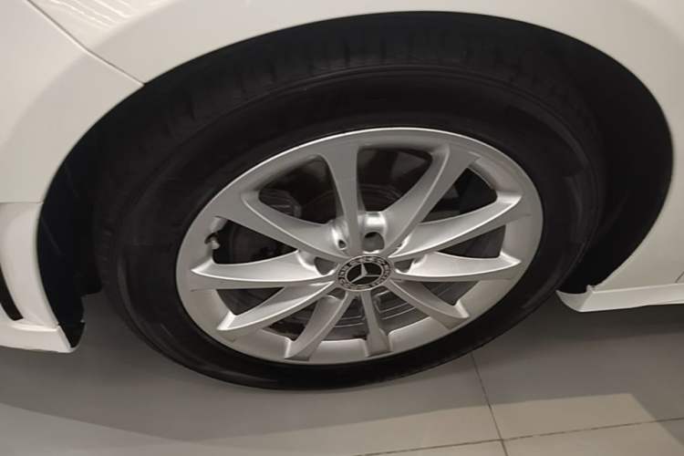Used Mercedes-Benz A-Class 2019 A 200 L Sport Sedan Left Front Wheel Hub