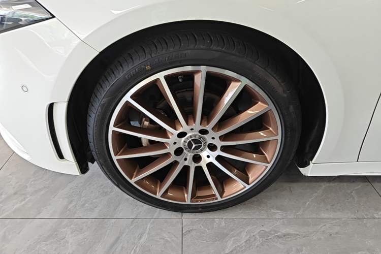 Used Mercedes-Benz A-Class 2019 A 200 L Sport Sedan First Edition Special Edition Left Front Wheel Hub