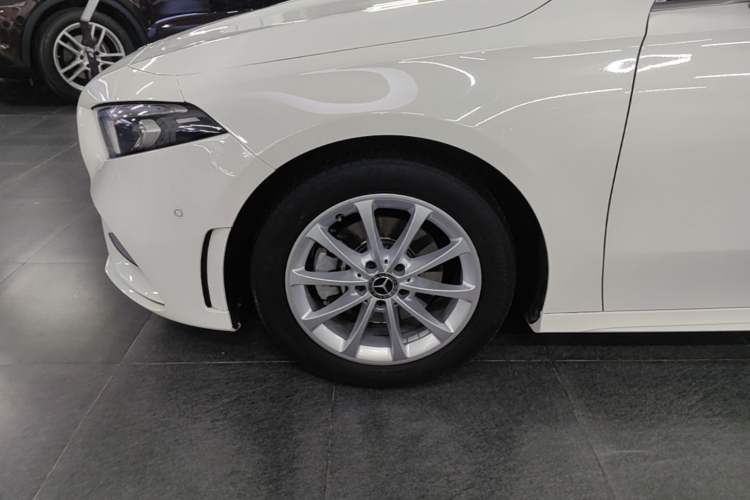 Used Mercedes-Benz A-Class 2019 A 200 L Sport Sedan Left Front Wheel Hub