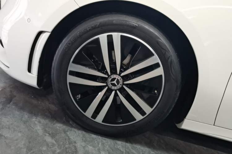 Used Mercedes-Benz A-Class 2019 A 180 L Sport Sedan Left Front Wheel Hub