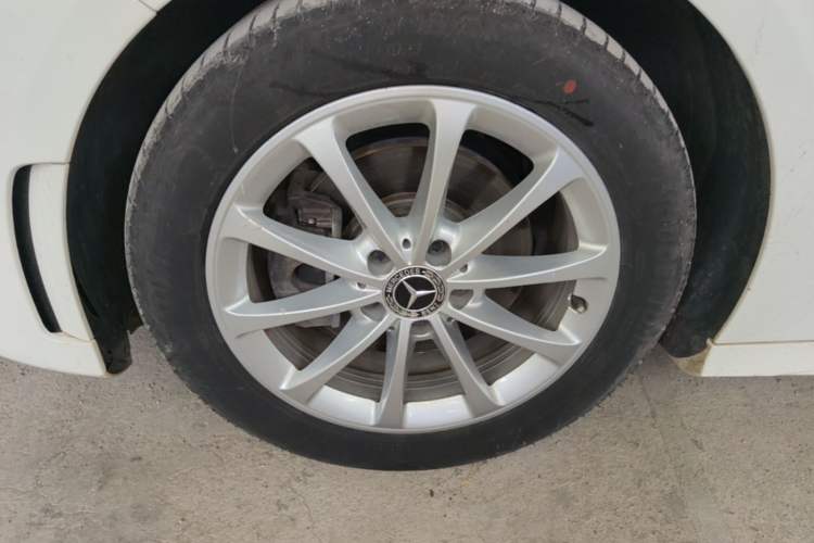 Used Mercedes-Benz A-Class 2019 A 200 L Sport Sedan Left Front Wheel Hub