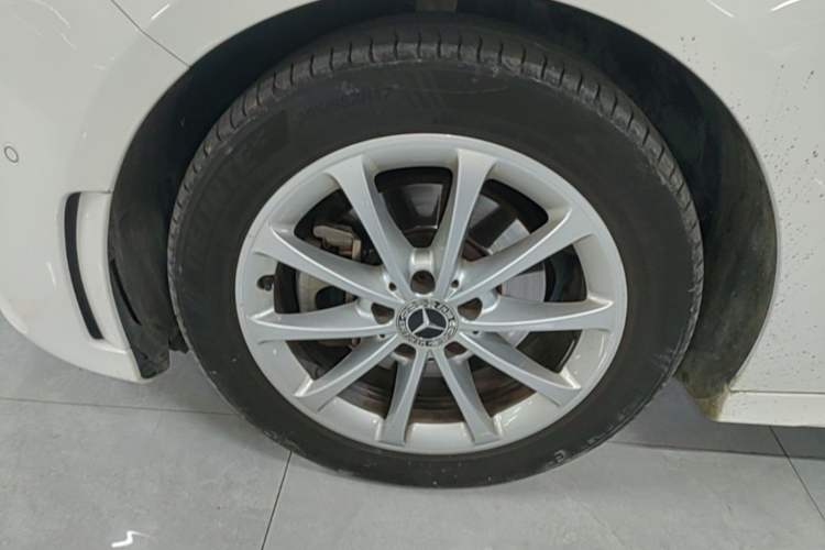 Used Mercedes-Benz A-Class 2019 Restyled A 200 L Sport Sedan Left Front Wheel Hub