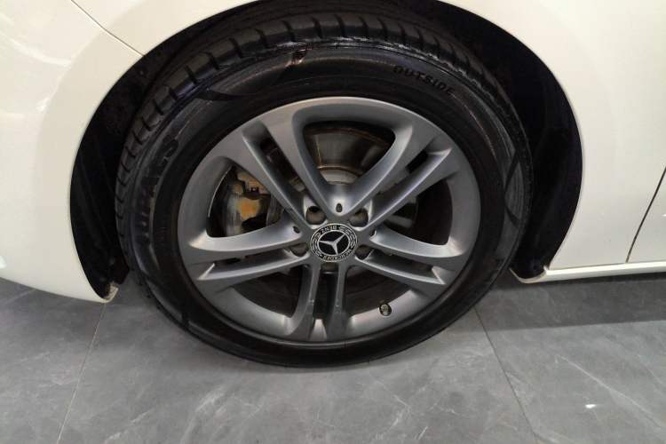 Used Mercedes-Benz A-Class 2019 A 200 Dynamic Edition Left Front Wheel Hub