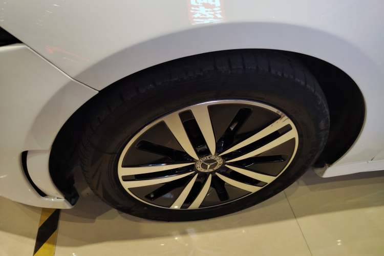 Used Mercedes-Benz A-Class 2019 A 180 L Sport Sedan Left Front Wheel Hub