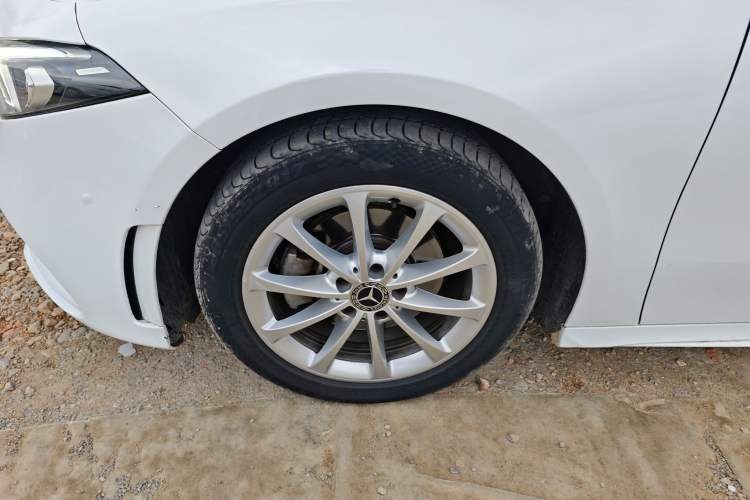 Used Mercedes-Benz A-Class 2019 A 200 L Sport Sedan Left Front Wheel Hub