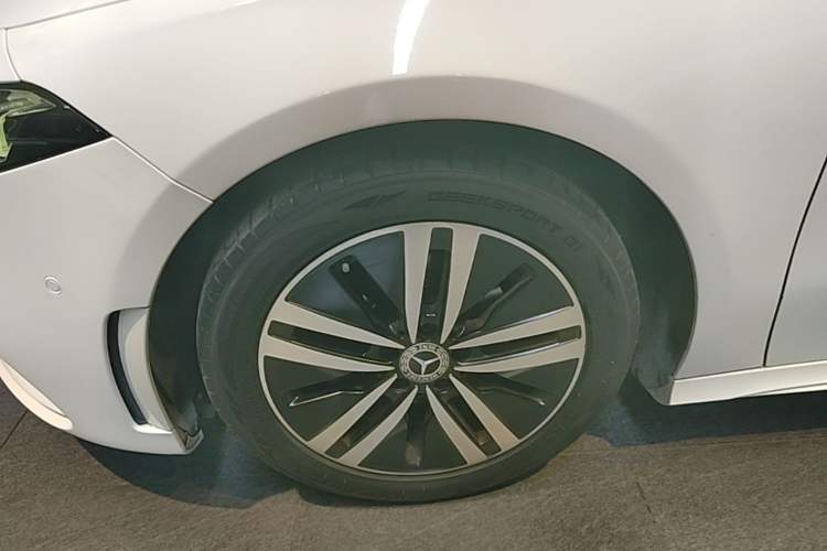 Used Mercedes-Benz A-Class 2019 A 180 L Sport Sedan Left Front Wheel Hub
