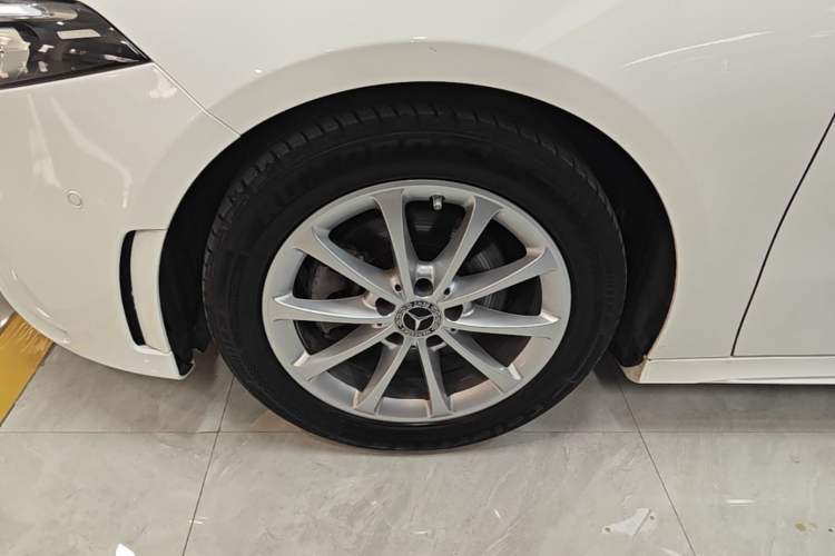 Used Mercedes-Benz A-Class 2019 A 200 L Sport Sedan Left Front Wheel Hub