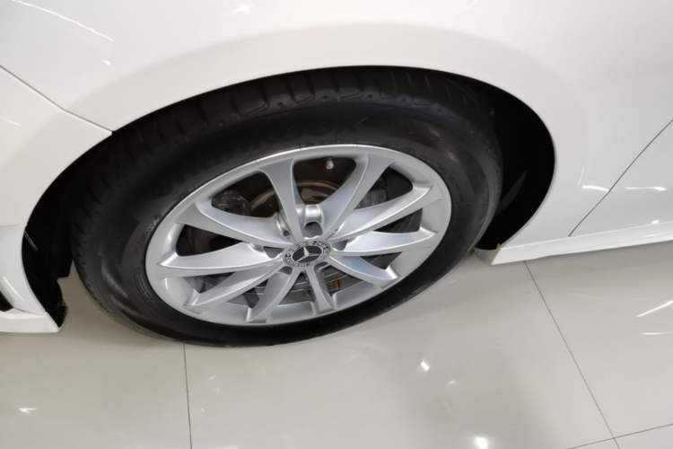 Used Mercedes-Benz A-Class 2019 A 200 L Sport Sedan Left Front Wheel Hub