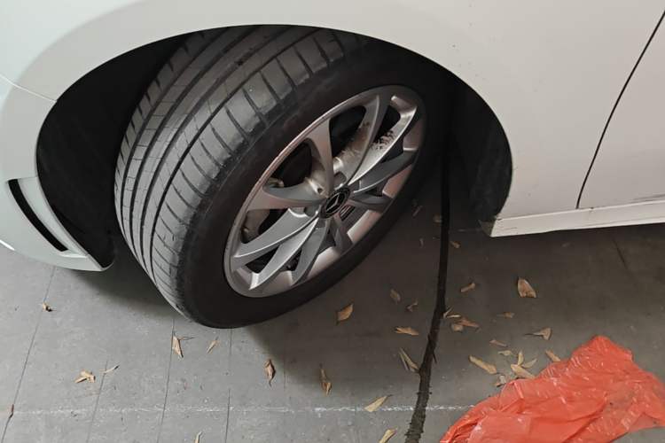 Used Mercedes-Benz A-Class 2019 A 200 L Sport Sedan Left Front Wheel Hub
