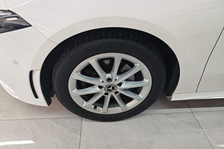 Used Mercedes-Benz A-Class 2019 A 200 L Sport Sedan Left Front Wheel Hub