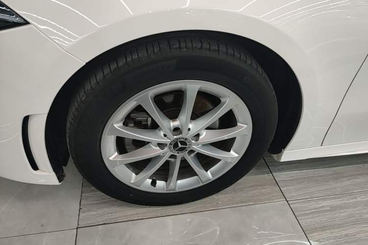 Used Mercedes-Benz A-Class 2019 A 200 L Sport Sedan Left Front Wheel Hub