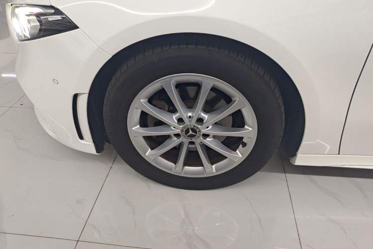 Used Mercedes-Benz A-Class 2019 A 200 L Sport Sedan Left Front Wheel Hub