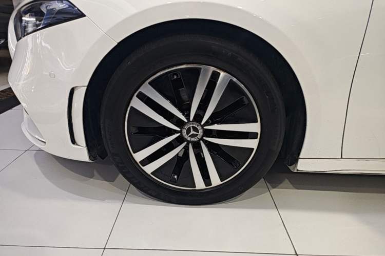 Used Mercedes-Benz A-Class 2019 A 180 L Sport Sedan Left Front Wheel Hub