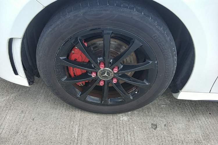 Used Mercedes-Benz A-Class 2019 Restyled A 200 L Sport Sedan Left Front Wheel Hub