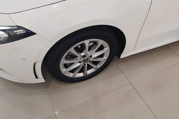 Used Mercedes-Benz A-Class 2019 A 200 L Sport Sedan Left Front Wheel Hub