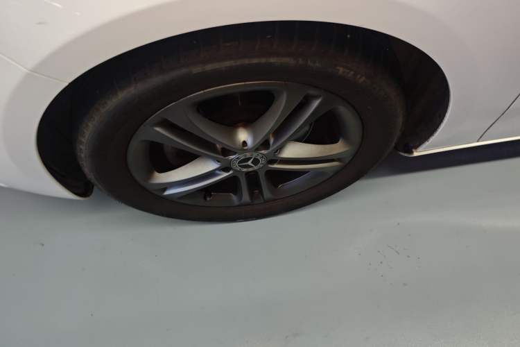 Used Mercedes-Benz A-Class 2019 A 200 Dynamic Edition Left Front Wheel Hub