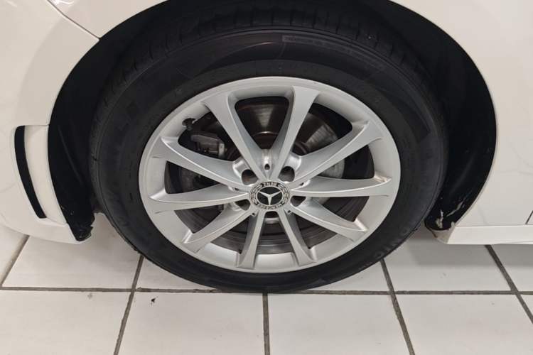 Used Mercedes-Benz A-Class 2019 A 200 L Sport Sedan Left Front Wheel Hub
