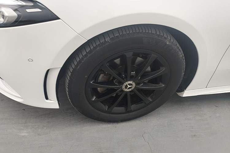 Used Mercedes-Benz A-Class 2019 Restyled A 200 L Sport Sedan Left Front Wheel Hub