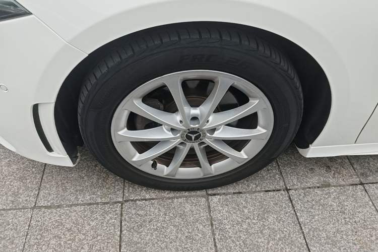 Used Mercedes-Benz A-Class 2019 A 200 L Sport Sedan Left Front Wheel Hub