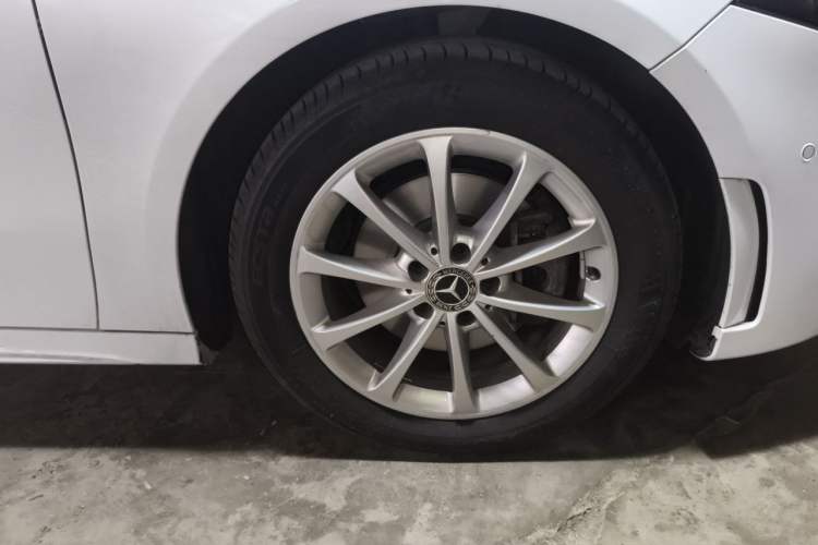 Used Mercedes-Benz A-Class 2019 Restyled A 200 L Sport Sedan Right Front Wheel Hub