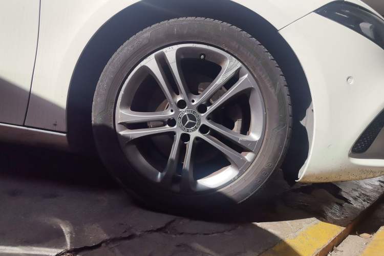 Used Mercedes-Benz A-Class 2019 A 200 Dynamic Edition Right Front Wheel Hub