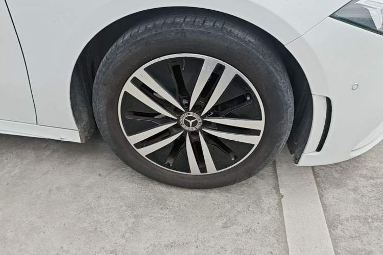 Used Mercedes-Benz A-Class 2019 A 180 L Sport Sedan Right Front Wheel Hub
