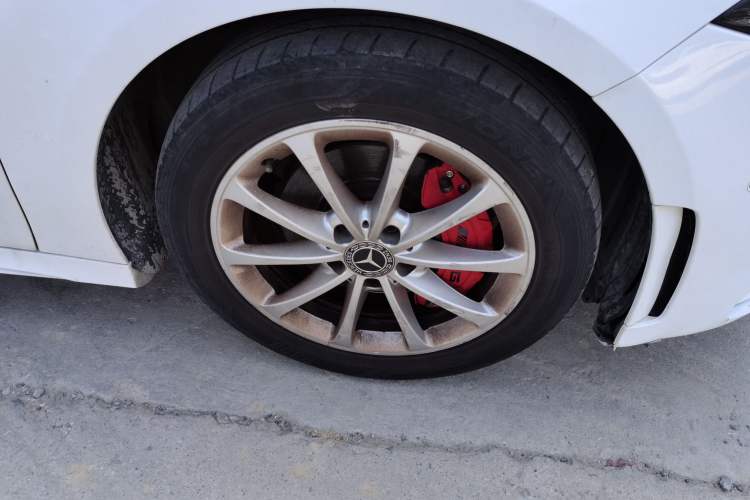 Used Mercedes-Benz A-Class 2019 A 200 L Sport Sedan Right Front Wheel Hub