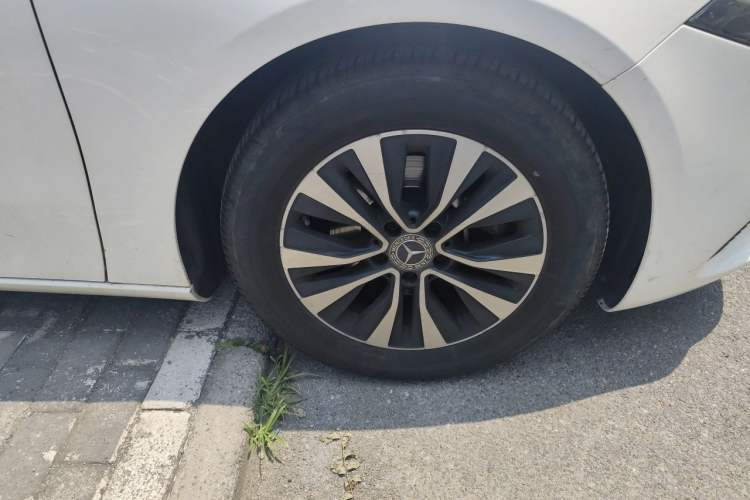 Used Mercedes-Benz A-Class 2019 A 180 L Right Front Wheel Hub