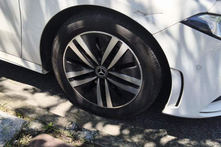 Used Mercedes-Benz A-Class 2019 Restyled A 180 L Sport Sedan Right Front Wheel Hub