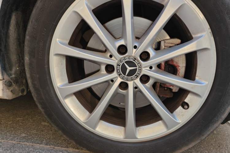 Used Mercedes-Benz A-Class 2019 A 200 L Sport Sedan Right Front Wheel Hub