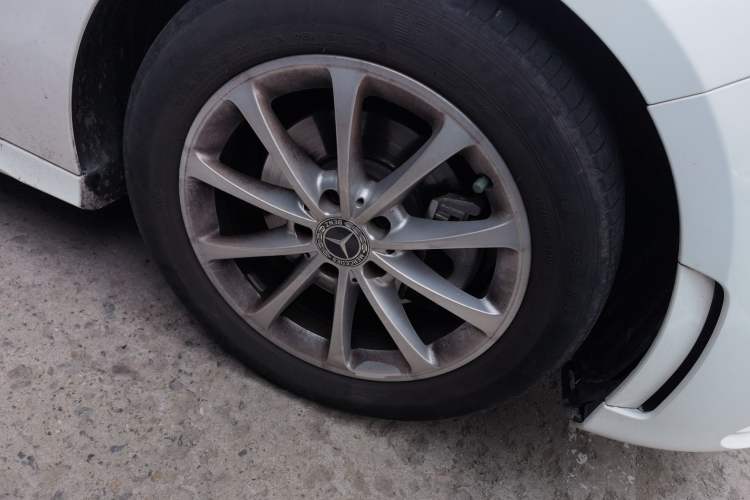 Used Mercedes-Benz A-Class 2019 Restyled A 200 L Sport Sedan Right Front Wheel Hub